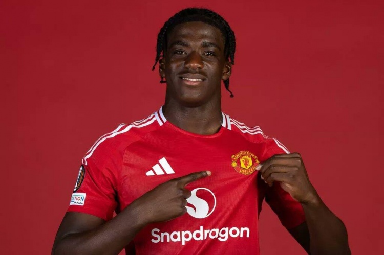 DB电竞平台-曼晚：17岁库孔基将与曼联签订职业合同，外界曾将他与格瓦比较