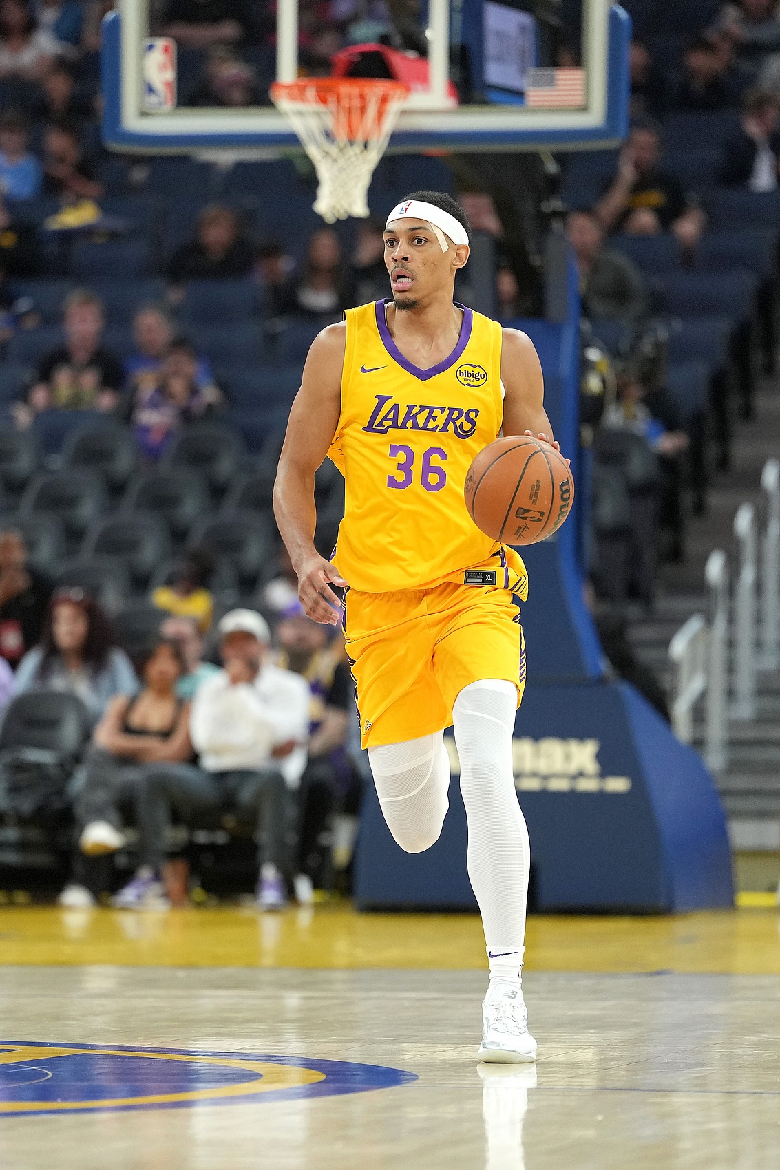 DB电竞首页-伤退！贝兹利仅出场7分43秒&amp;4中3拿8分4板2帽 坐轮椅离场