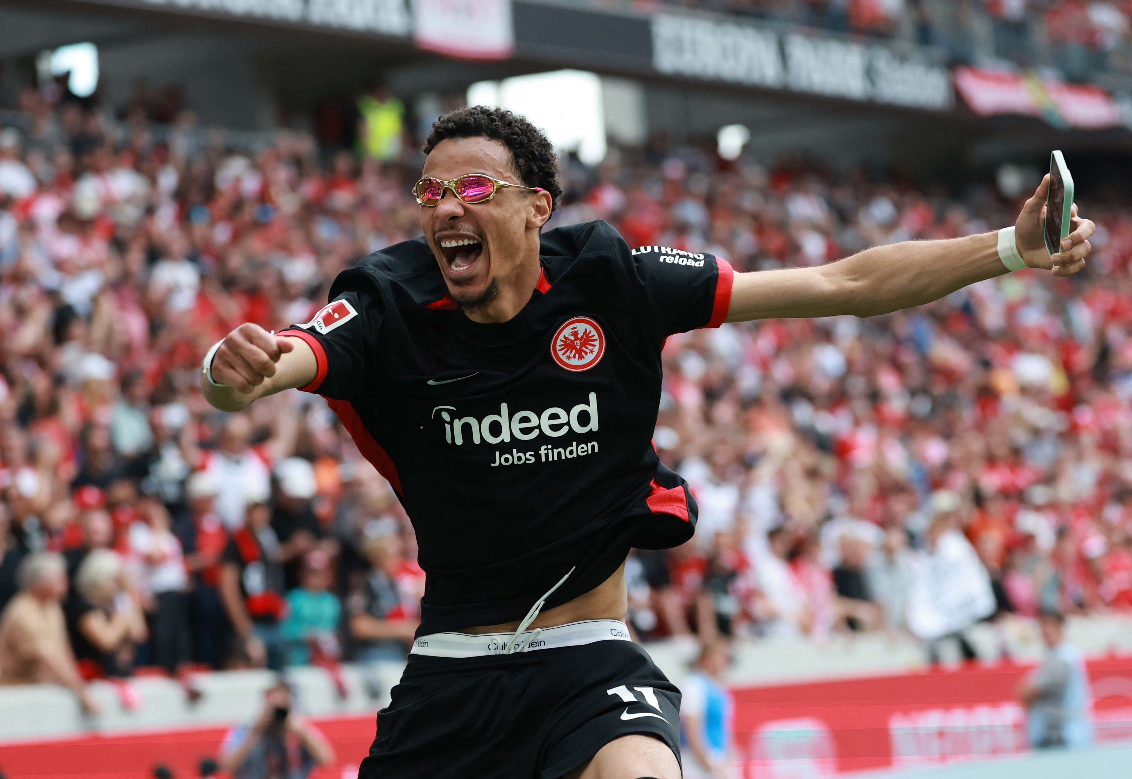 DB电竞APP-记者：利物浦对签下埃基蒂克感到乐观，今日继续与法兰克福谈判