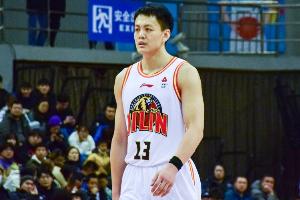 DB电竞首页-若辽篮和姜宇星签下顶薪 签约年限最短1年最长4年 薪水最高600万